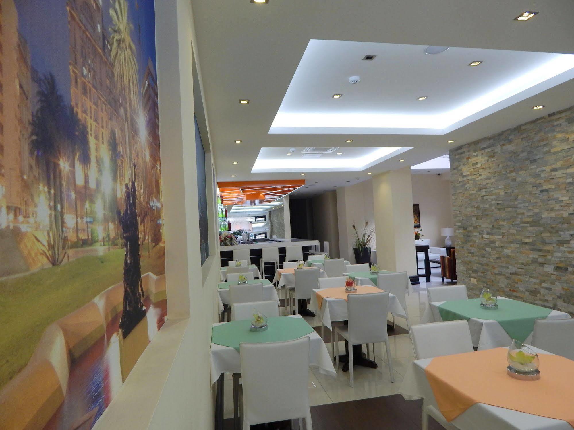 Hotel Puerto Mercado 3*